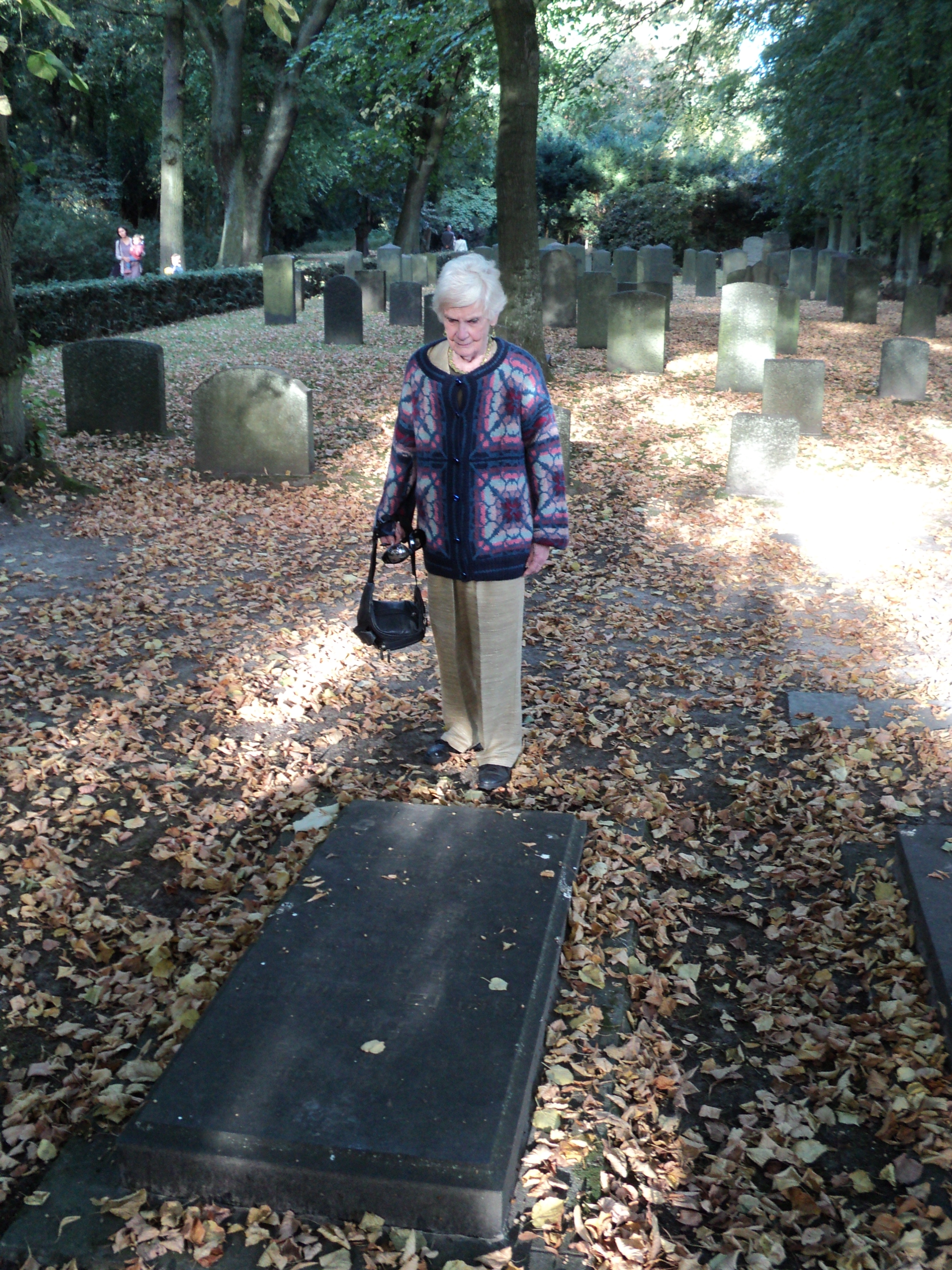 20160920 17h24 Ruth Kaiser Nelson old Jewish Cemetery HRO